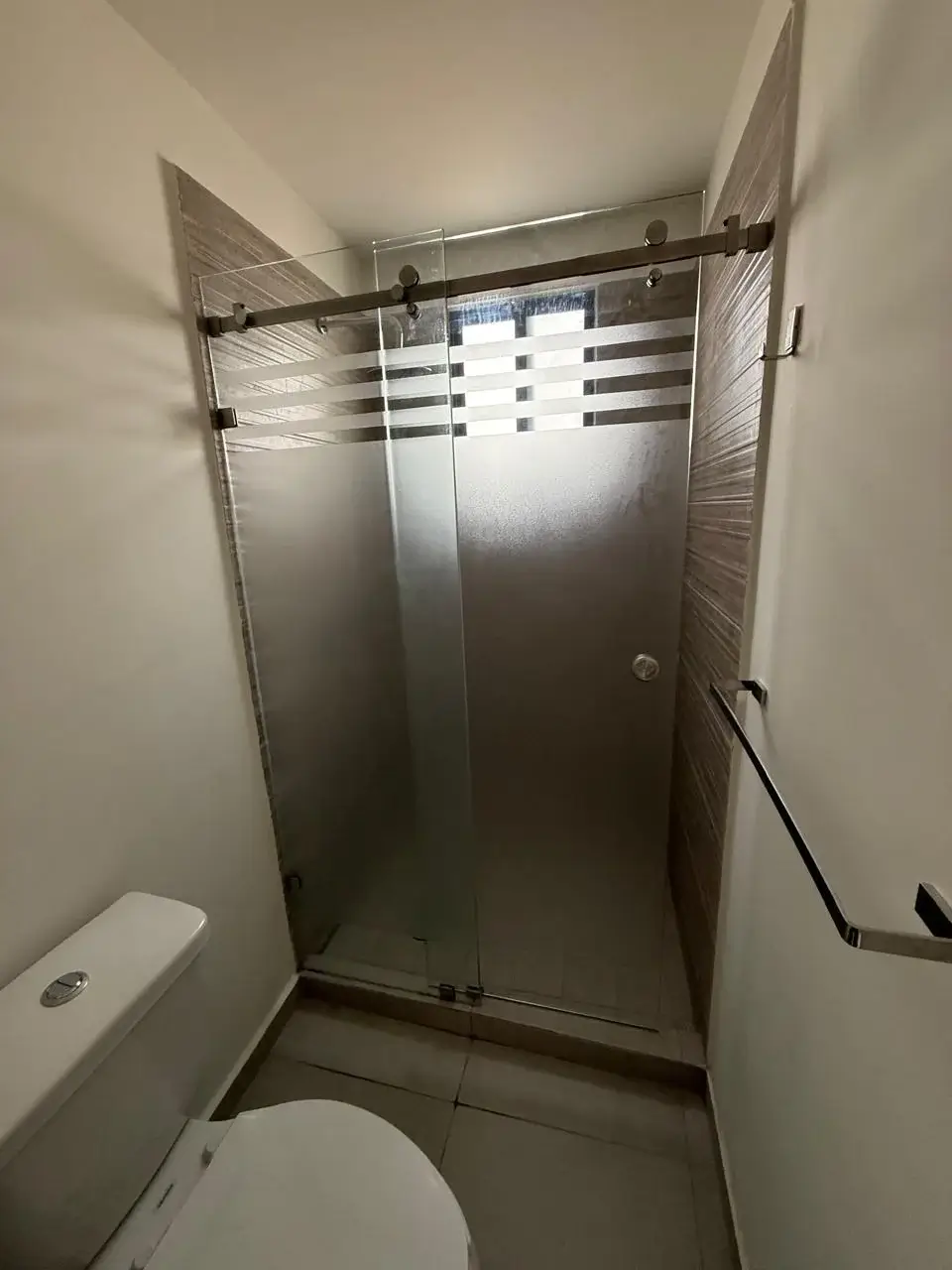 Trabajos en Cristal Templado de alta ingeniería para baño