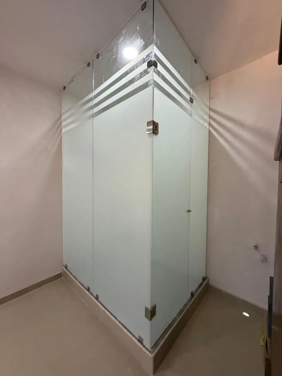 Trabajos en Cristal Templado de alta ingeniería para baño