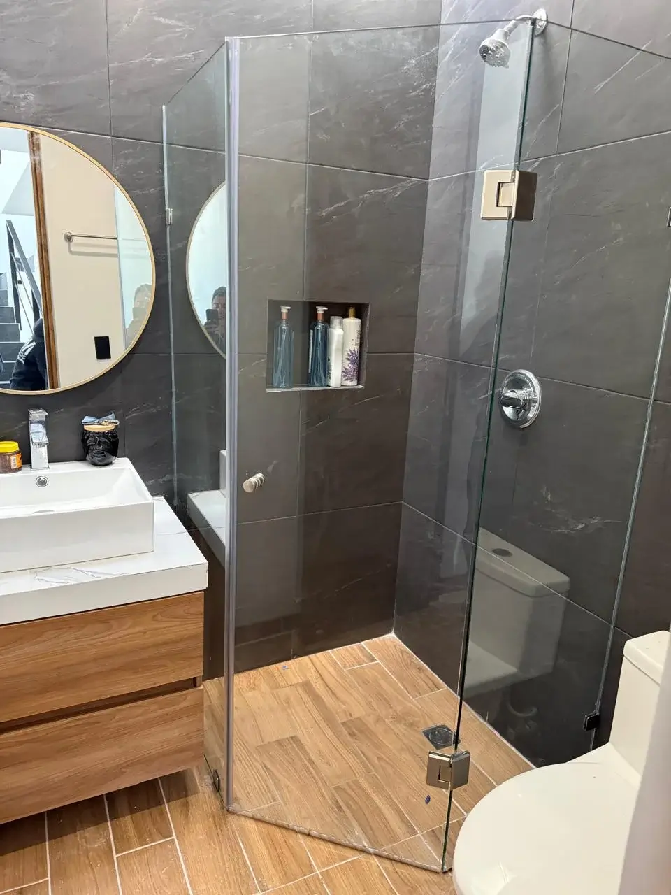 Trabajos en Cristal Templado de alta ingeniería para baño